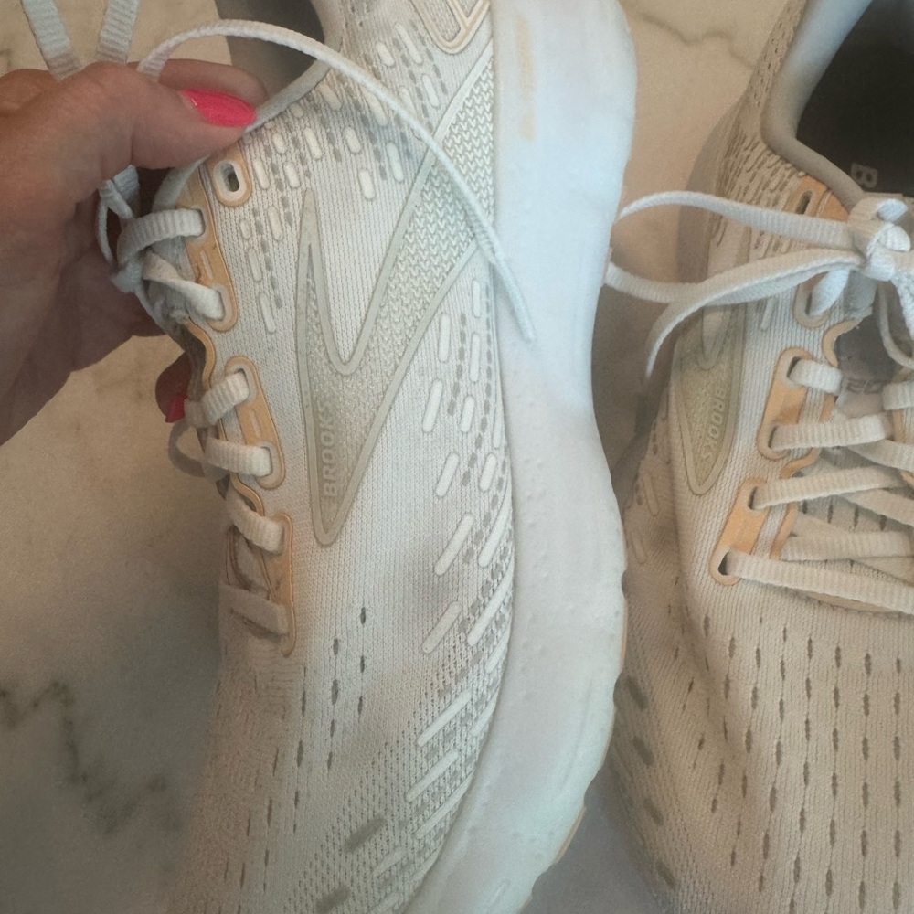 Brooks white/cream Running Shoes - Picture 5 of 8